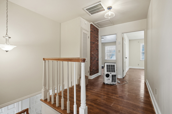 Middlesboro, Kentucky, 40965, United States, 3 Bedrooms Bedrooms, ,2 BathroomsBathrooms,Residential,For Sale,2012565