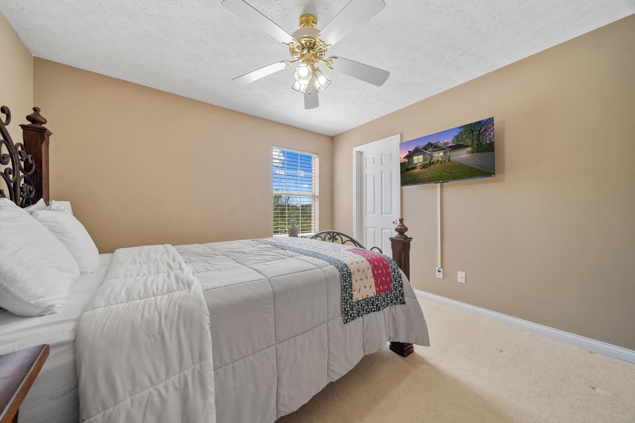 Sevierville, Tennessee, 37862, United States, 3 Bedrooms Bedrooms, ,3 BathroomsBathrooms,Residential,For Sale,1982821