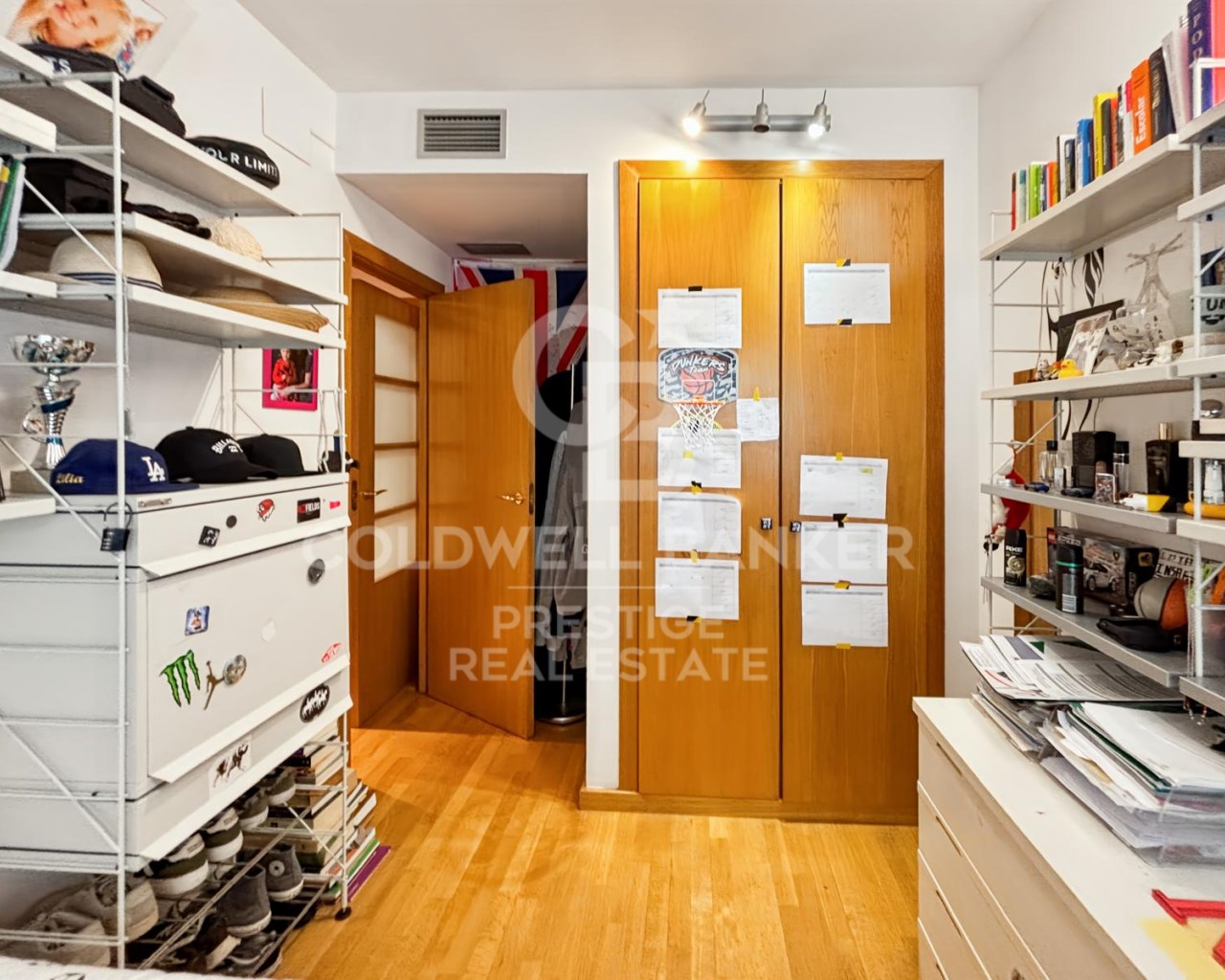 Barcelona, Catalonia, ES, 4 Bedrooms Bedrooms, ,2 BathroomsBathrooms,Residential,For Sale,1759816