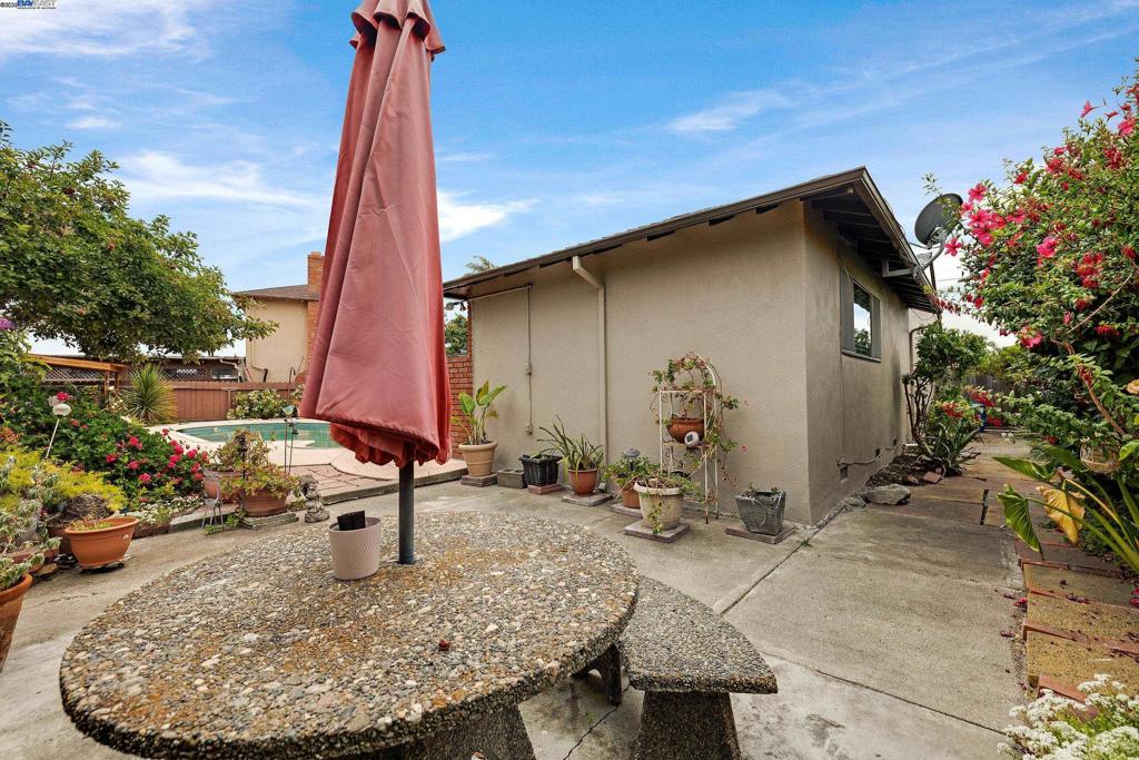 San Leandro, California, 94579, United States, 3 Bedrooms Bedrooms, ,1 BathroomBathrooms,Residential,For Sale,1921969