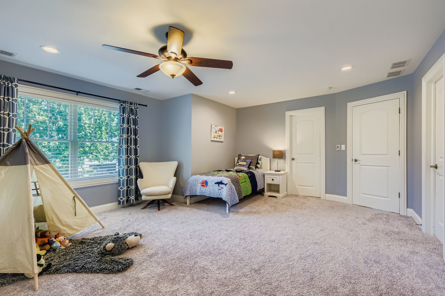 Elmhurst, Illinois, 60126, United States, 4 Bedrooms Bedrooms, ,5 BathroomsBathrooms,Residential,For Sale,1984205