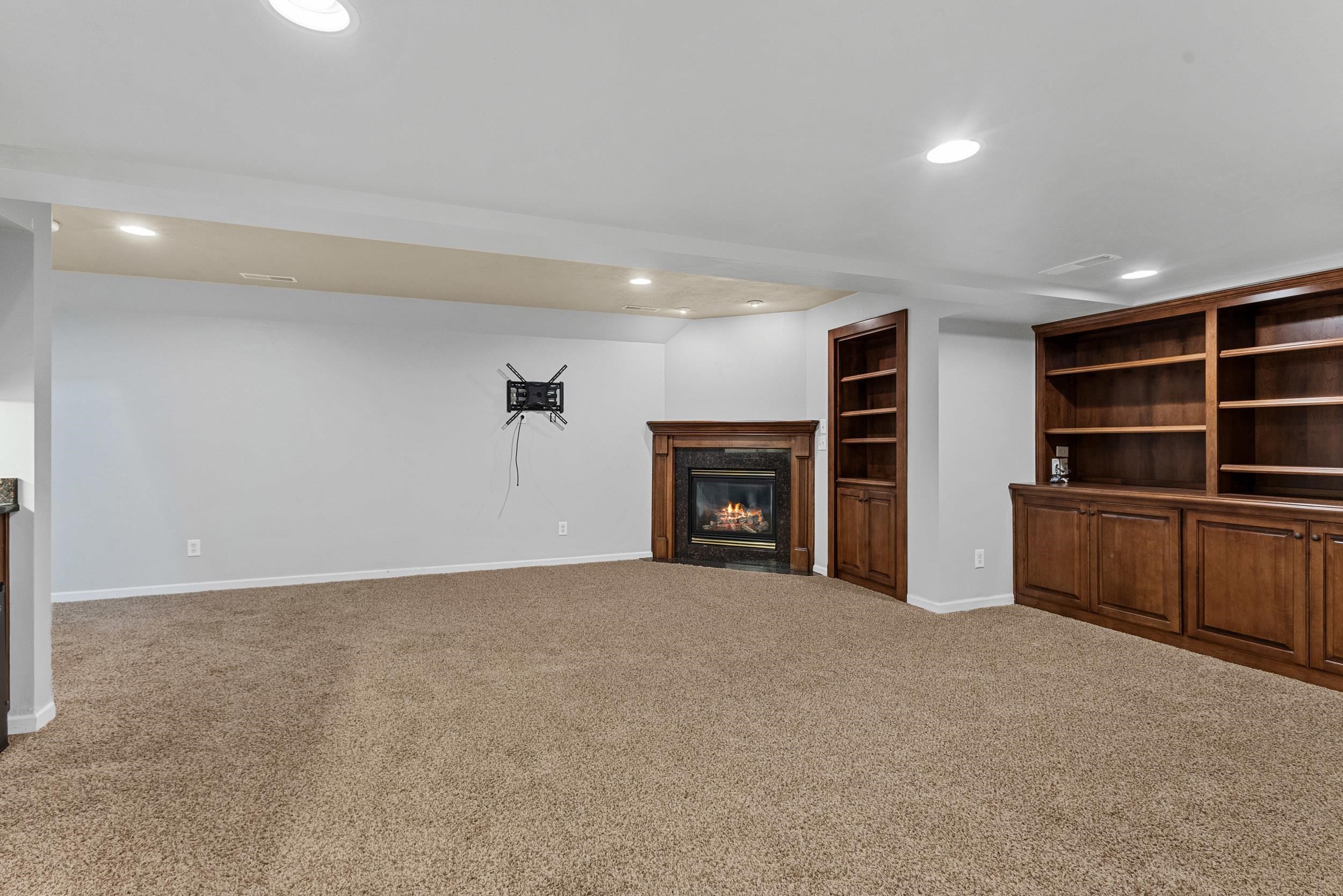 Neenah, Wisconsin, 54956, United States, 4 Bedrooms Bedrooms, ,4 BathroomsBathrooms,Residential,For Sale,1930712