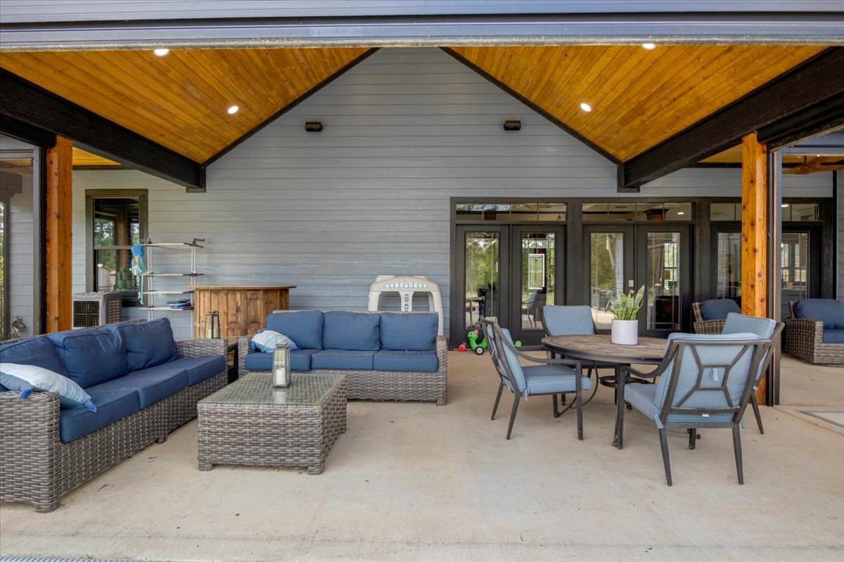 Long Branch, Texas, 75669, United States, 4 Bedrooms Bedrooms, ,4 BathroomsBathrooms,Residential,For Sale,1908688