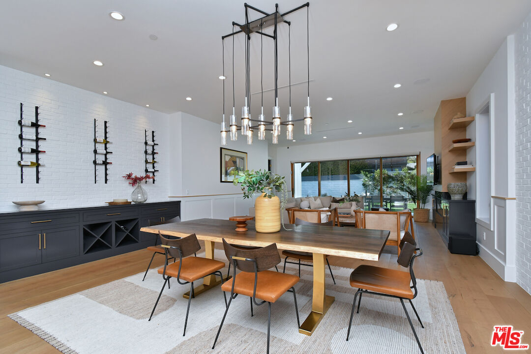 Encino, California, 91316, United States, 4 Bedrooms Bedrooms, ,5 BathroomsBathrooms,Residential,For Sale,2002982