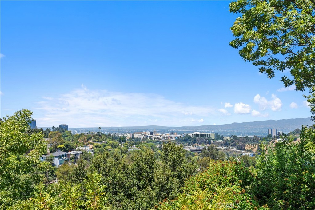 Los Angeles, California, 90068, United States, 2 Bedrooms Bedrooms, ,2 BathroomsBathrooms,Residential,For Sale,1918041