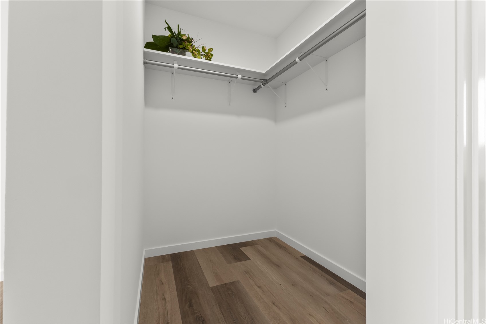 Honolulu, Hawaii, 96814, United States, 2 Bedrooms Bedrooms, ,2 BathroomsBathrooms,Residential,For Sale,1996104