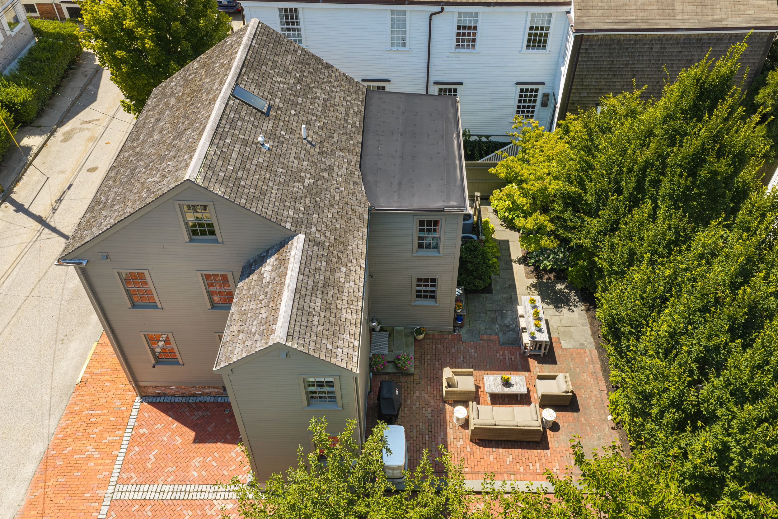  Exquisitely Renovated Home One Block from Water - 物件實景