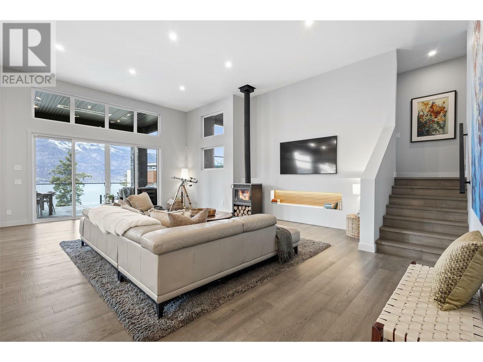KELOWNA, British Columbia, V4V 1N4, CA, 4 Bedrooms Bedrooms, ,3 BathroomsBathrooms,Residential,For Sale,1859921