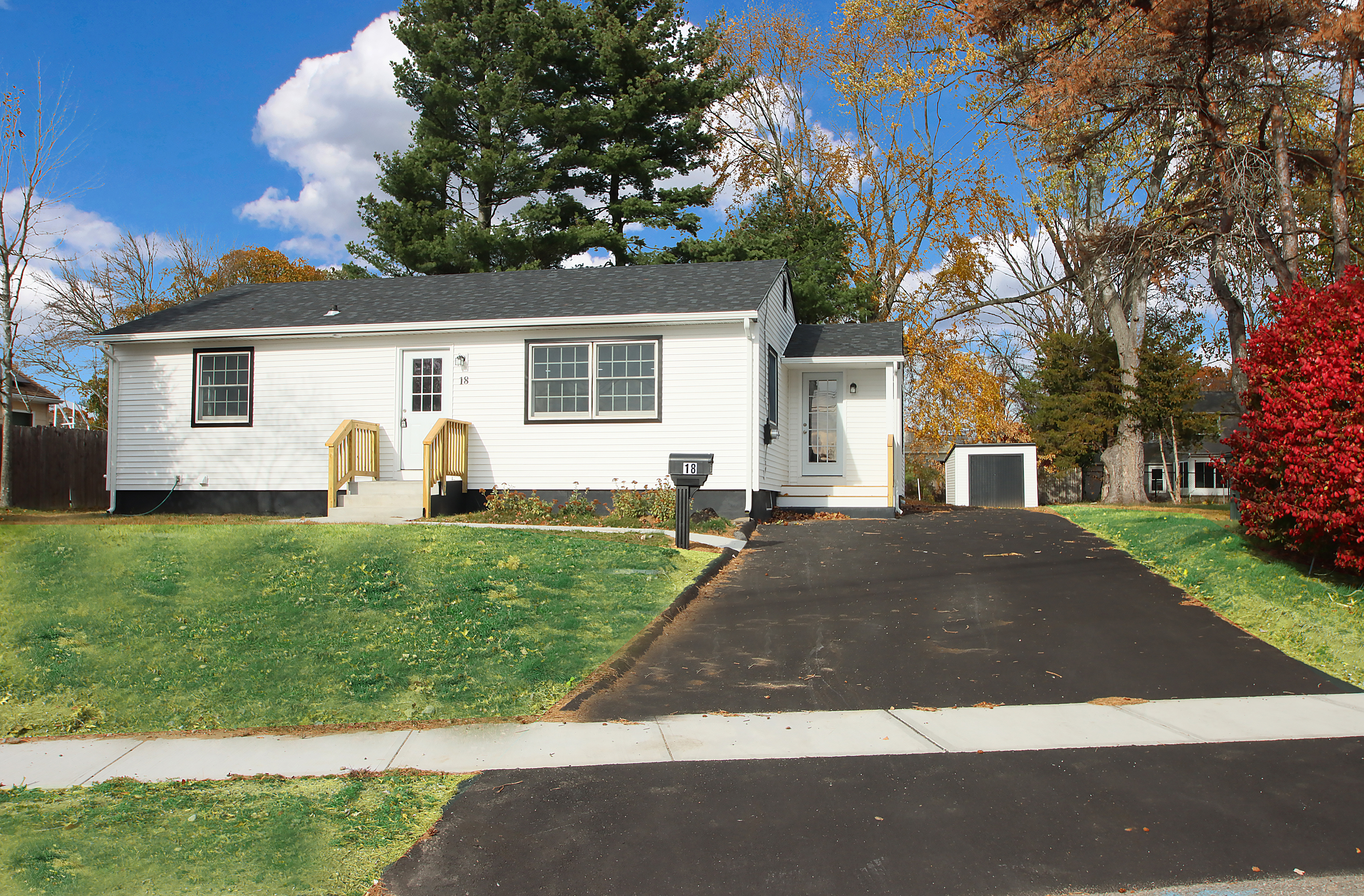Milford, Connecticut, 06460, United States, 4 Bedrooms Bedrooms, ,2 BathroomsBathrooms,Residential,For Sale,1993433
