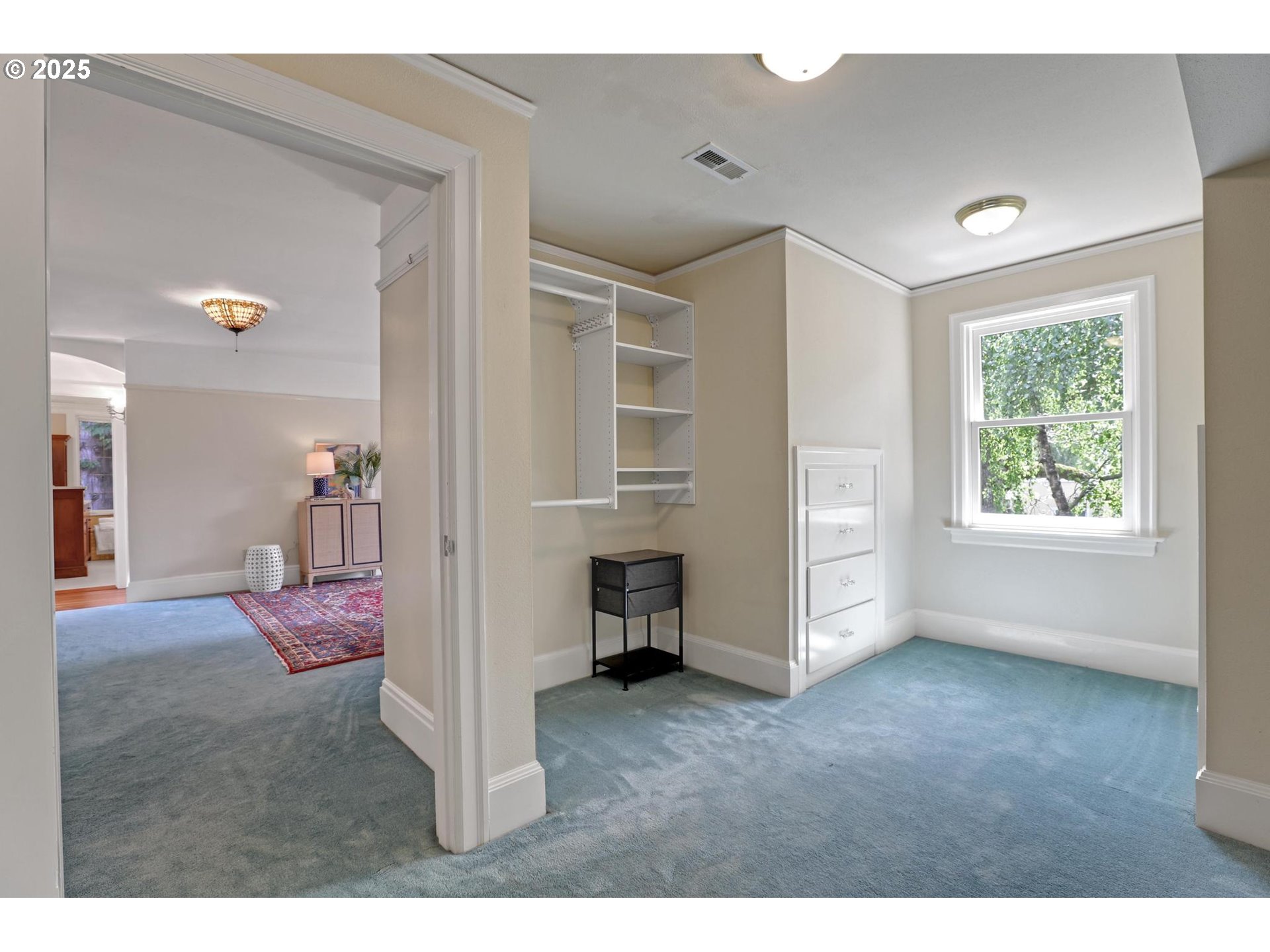 Portland, Oregon, 97205, United States, 4 Bedrooms Bedrooms, ,4 BathroomsBathrooms,Residential,For Sale,1795097