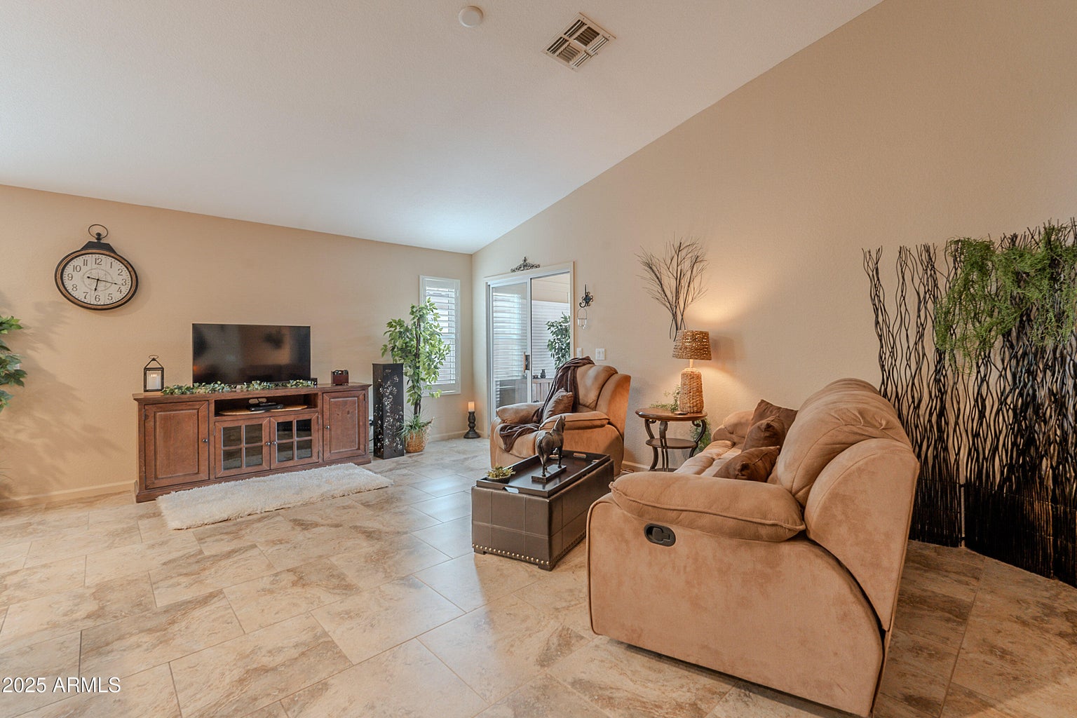 Gilbert, Arizona, 85233, United States, 3 Bedrooms Bedrooms, ,2 BathroomsBathrooms,Residential,For Sale,1944680