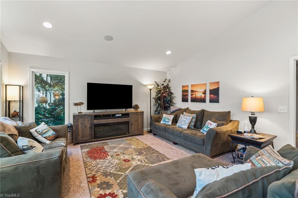 New London, North Carolina, 28127, United States, 3 Bedrooms Bedrooms, ,2 BathroomsBathrooms,Residential,For Sale,1991438