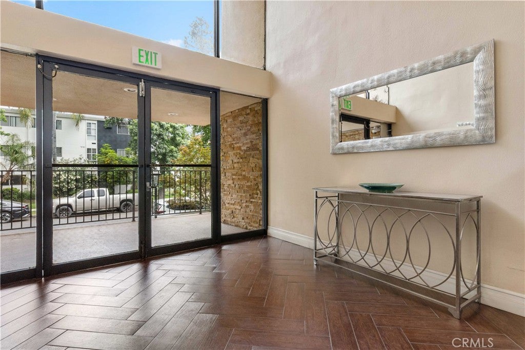 Sherman Oaks, California, 91411, United States, 2 Bedrooms Bedrooms, ,2 BathroomsBathrooms,Residential,For Sale,1847067