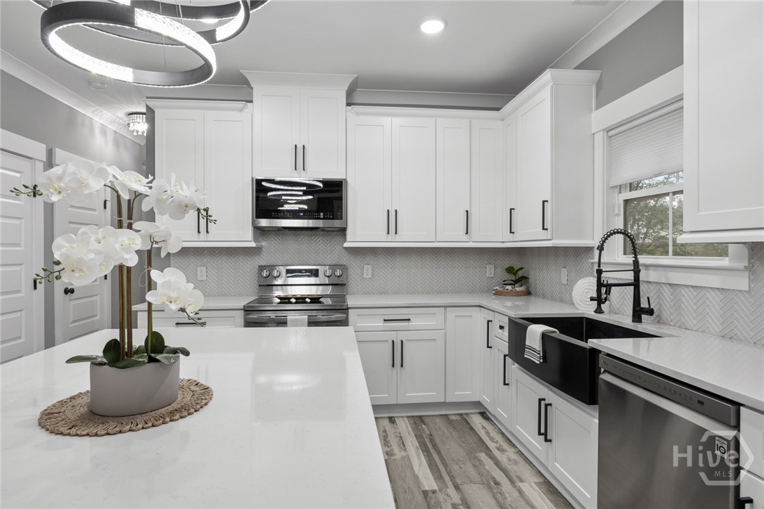 Savannah, Georgia, 31401, United States, 4 Bedrooms Bedrooms, ,3 BathroomsBathrooms,Residential,For Sale,1898819