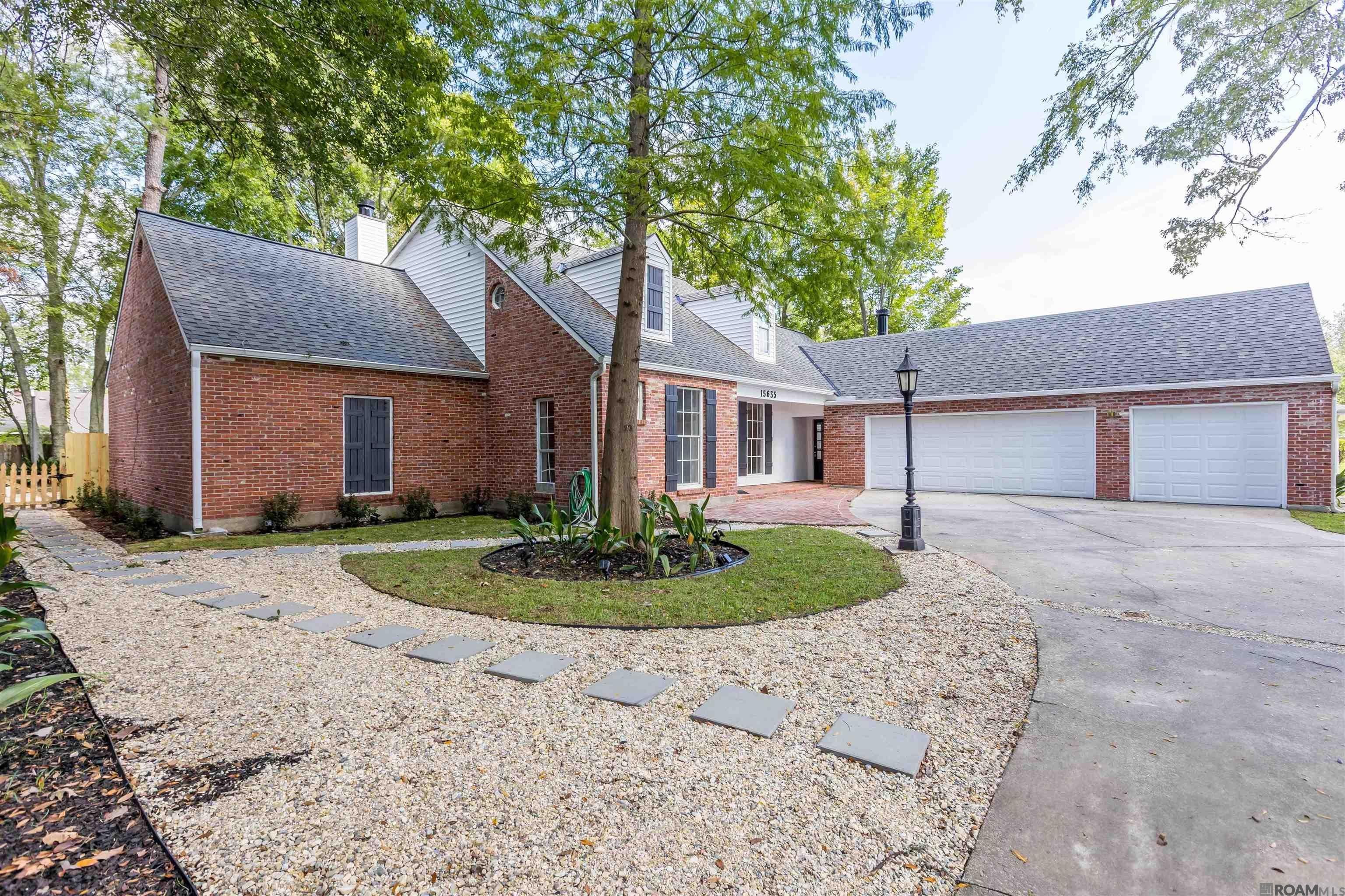 Baton Rouge, Louisiana, 70817, United States, 5 Bedrooms Bedrooms, ,4 BathroomsBathrooms,Residential,For Sale,1984389