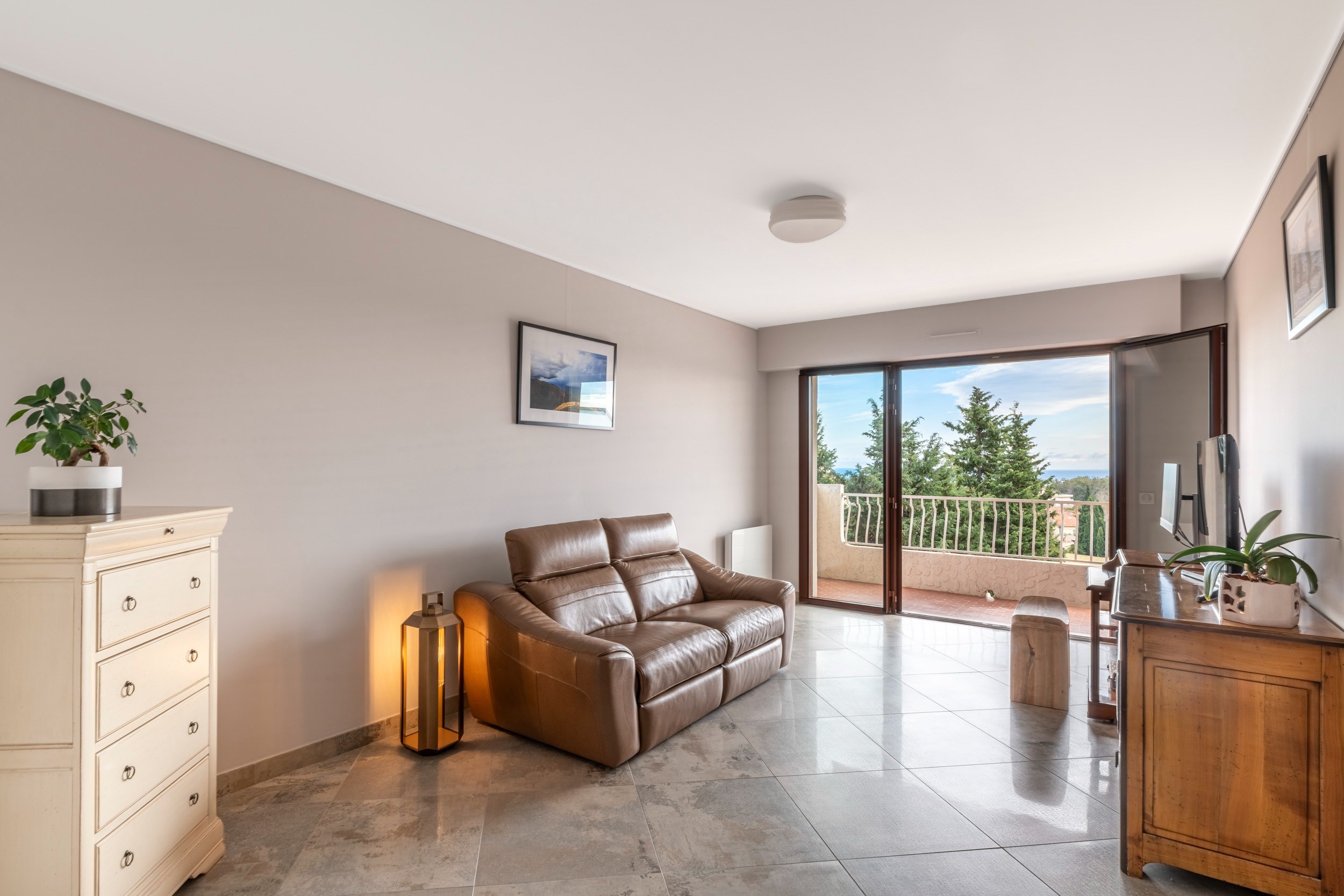  2-bedroom apartment in Vence: sea view, top floor, terraces, parking - 物件實景