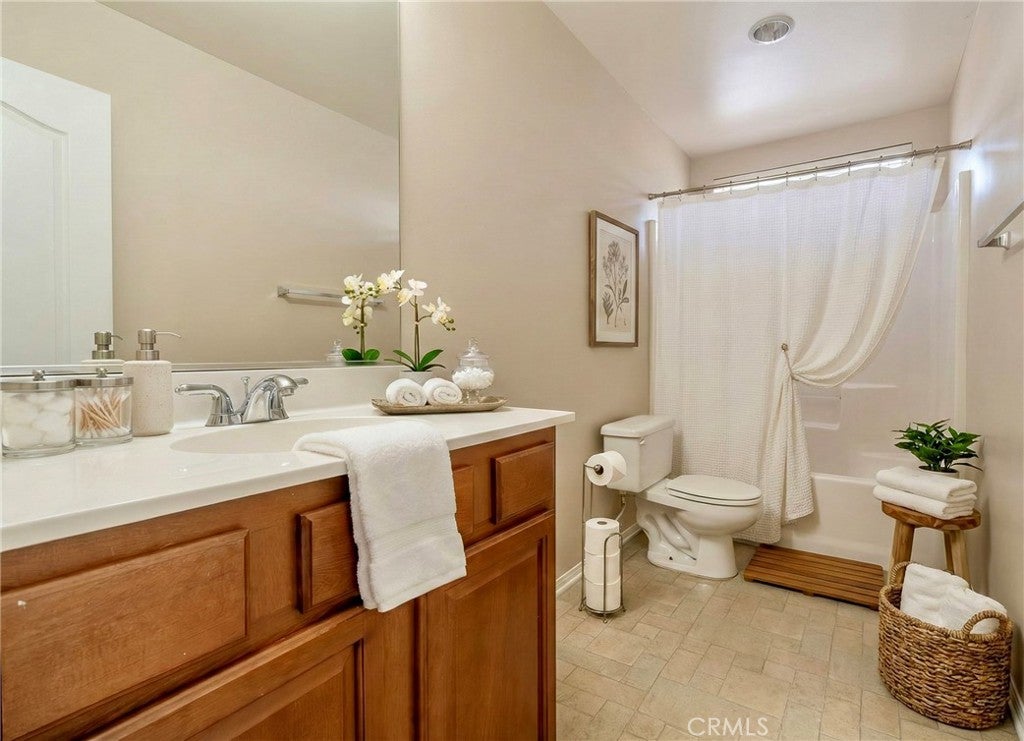 Victorville, California, 92394, United States, 5 Bedrooms Bedrooms, ,3 BathroomsBathrooms,Residential,For Sale,2005536