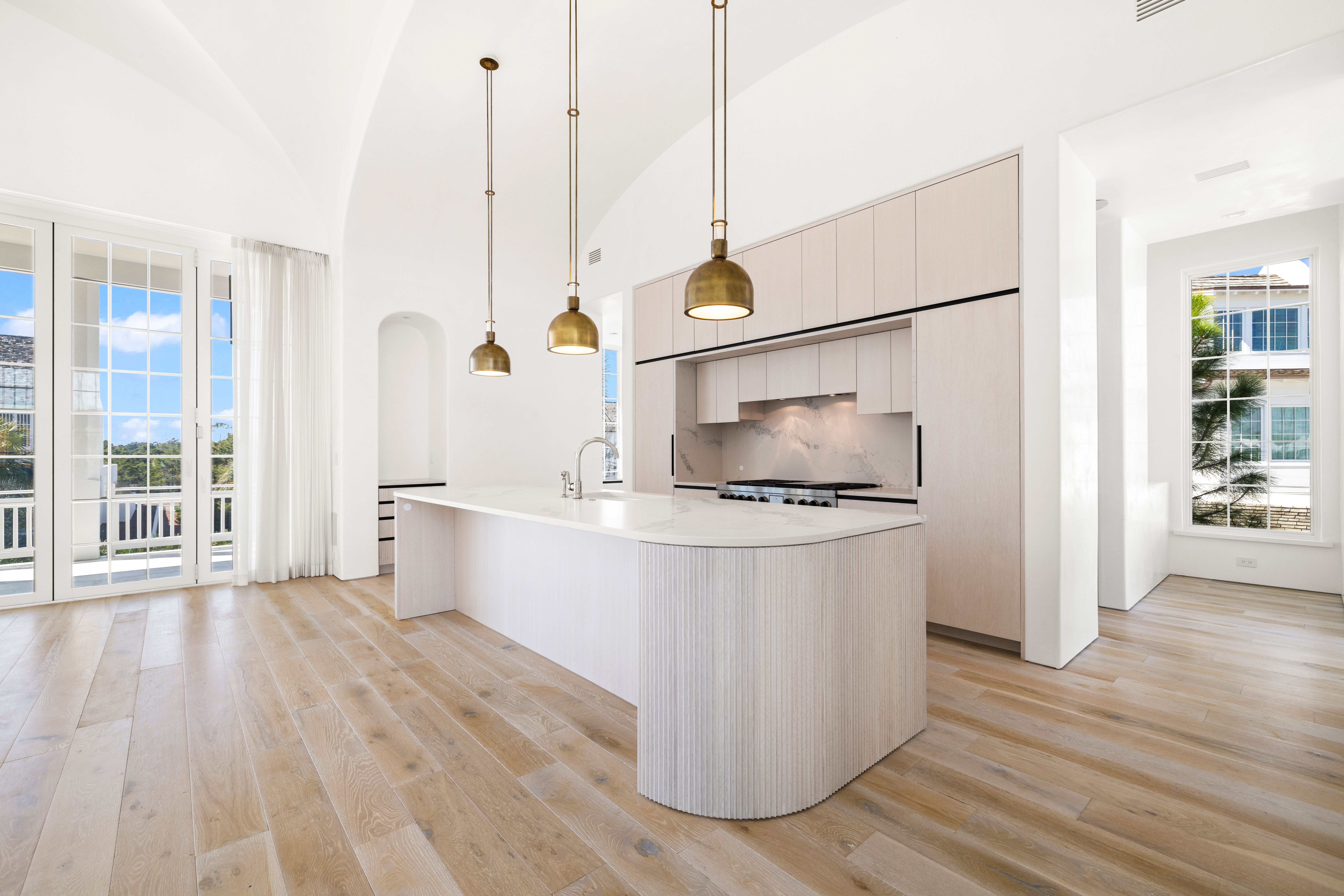  Architectural Gem With Pool And Carriage House - 物件實景