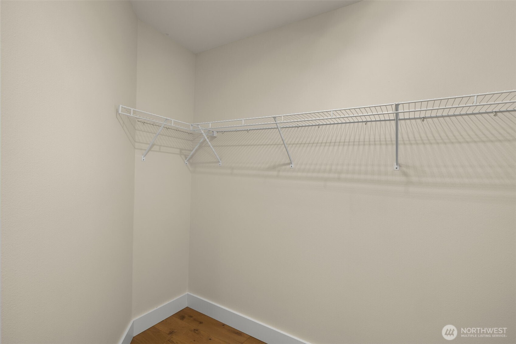 Kirkland, Washington, 98033, United States, 2 Bedrooms Bedrooms, ,2 BathroomsBathrooms,Residential,For Sale,1885386