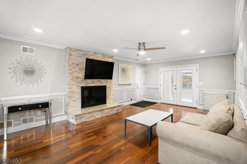 Warren Twp., New Jersey, 07059, United States, 4 Bedrooms Bedrooms, ,4 BathroomsBathrooms,Residential,For Sale,1988367