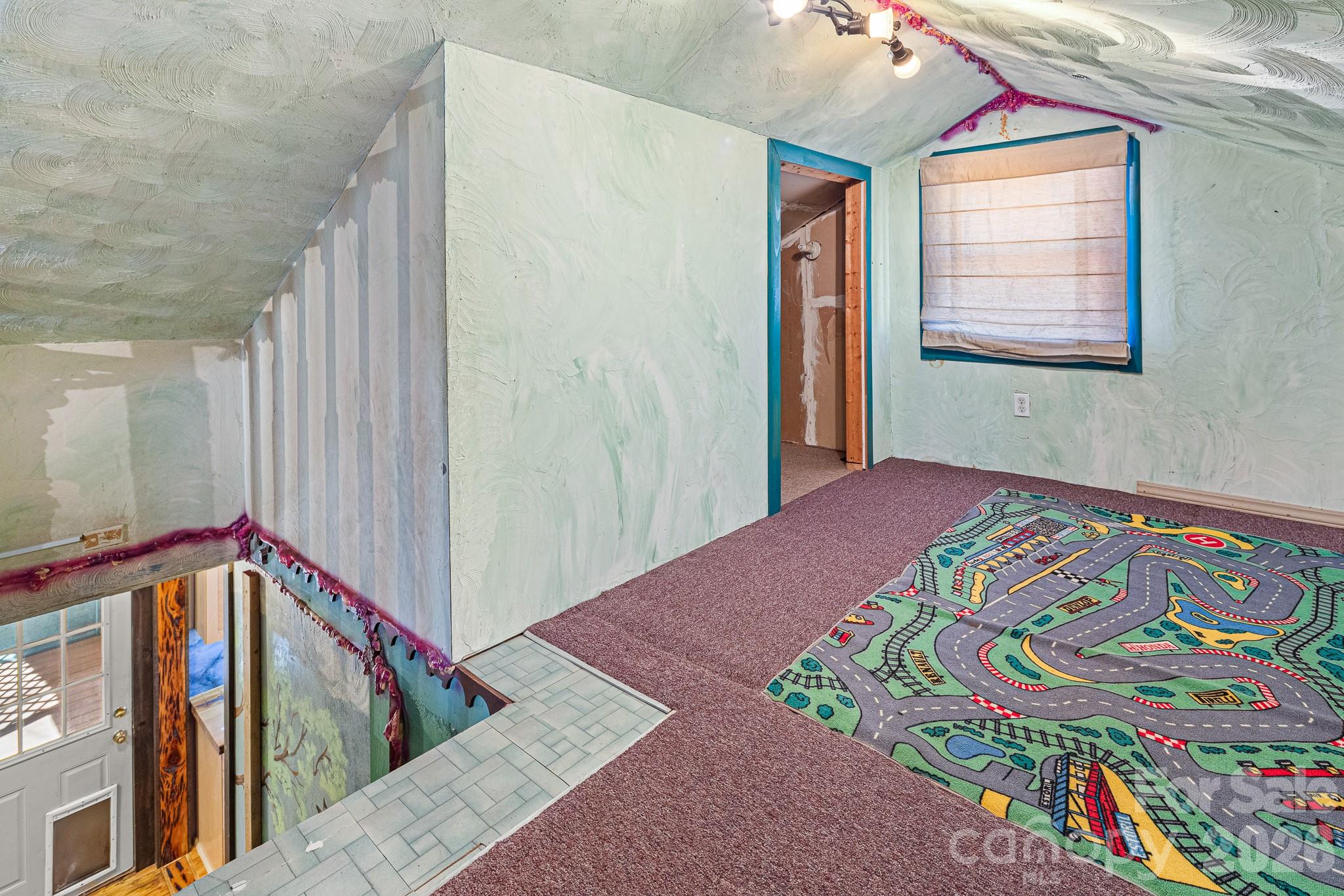 Black Mountain, North Carolina, 28711, United States, 3 Bedrooms Bedrooms, ,3 BathroomsBathrooms,Residential,For Sale,2037381