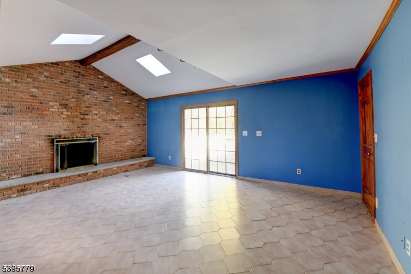 Kinnelon Boro, New Jersey, 07405, United States, 3 Bedrooms Bedrooms, ,3 BathroomsBathrooms,Residential,For Sale,1989629