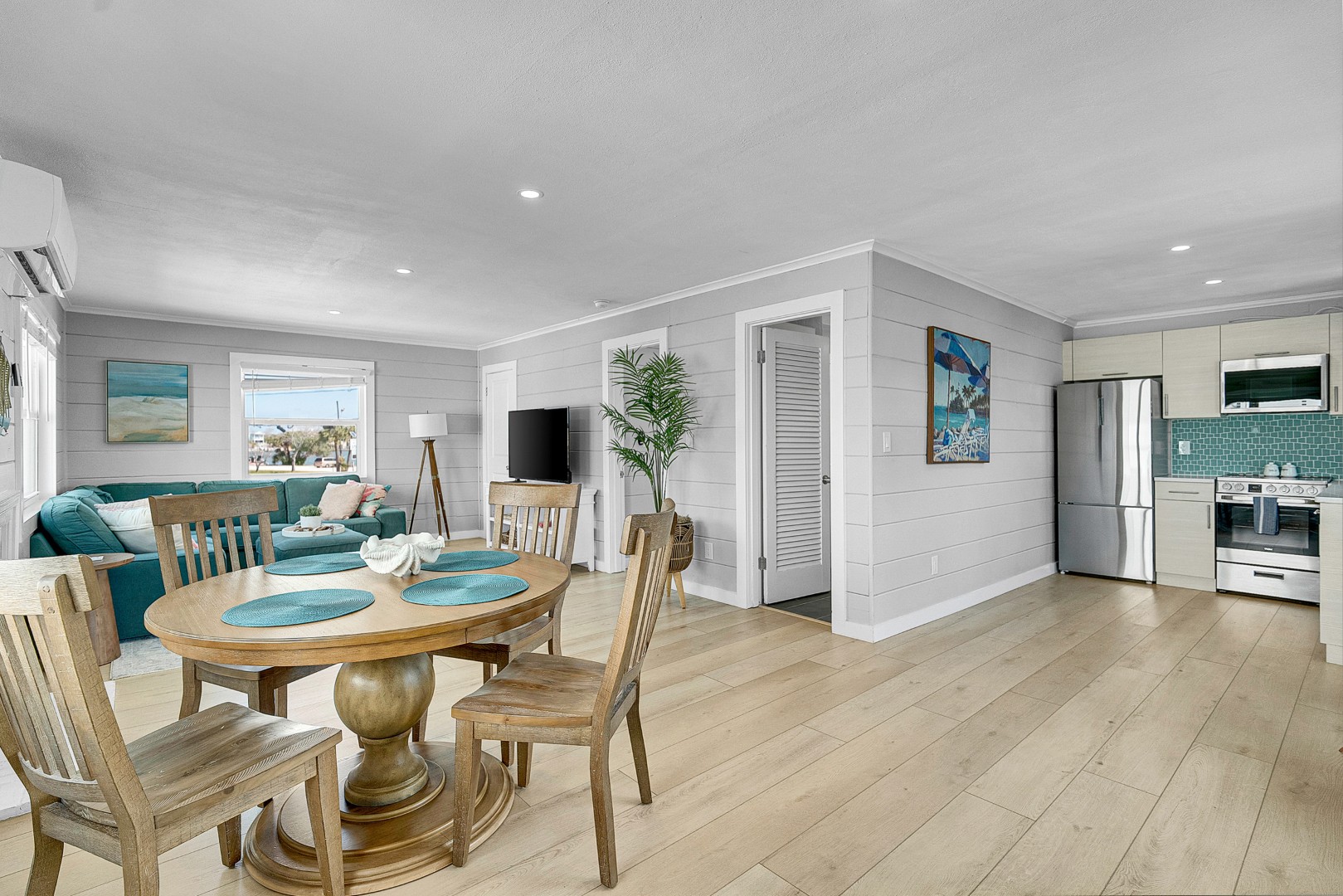 Redington Shores, Florida, 33708, United States, 5 Bedrooms Bedrooms, ,8 BathroomsBathrooms,Residential,For Sale,1977851