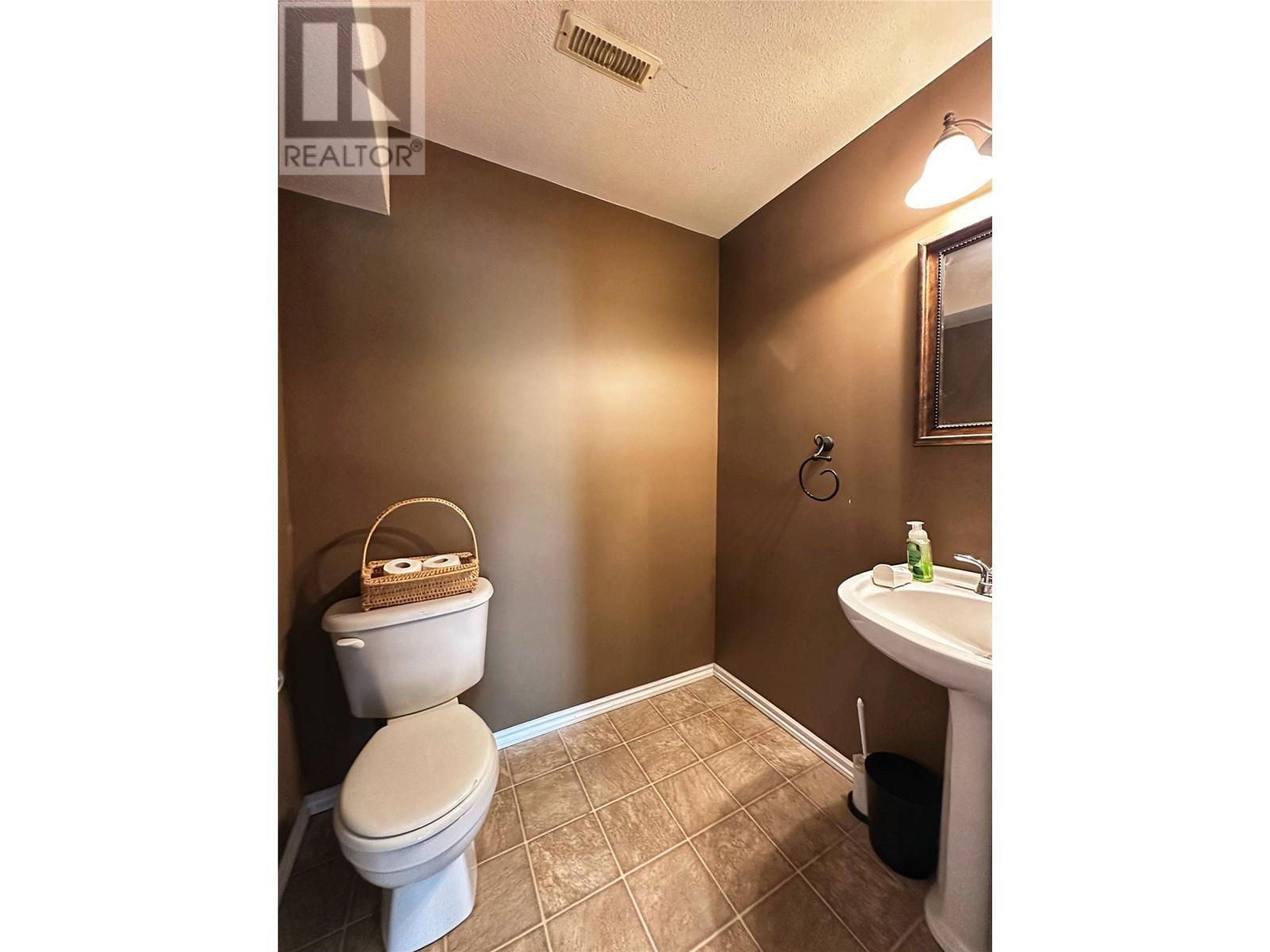 VERNON, British Columbia, V1H 1Z5, CA, 3 Bedrooms Bedrooms, ,2 BathroomsBathrooms,Residential,For Sale,1913509