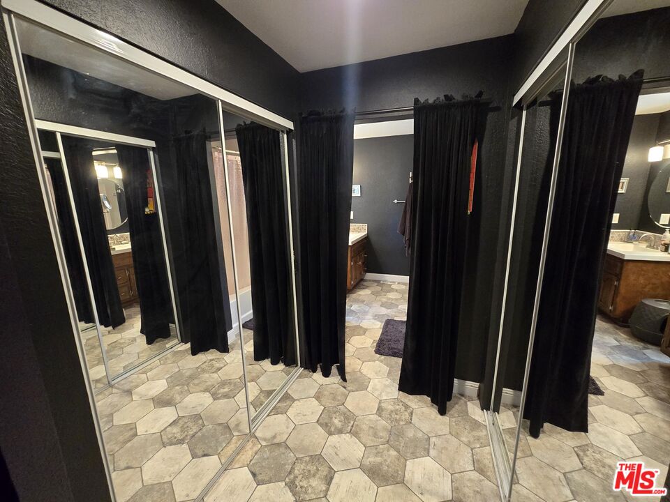 Crestline, California, 92325, United States, 5 Bedrooms Bedrooms, ,3 BathroomsBathrooms,Residential,For Sale,1907137