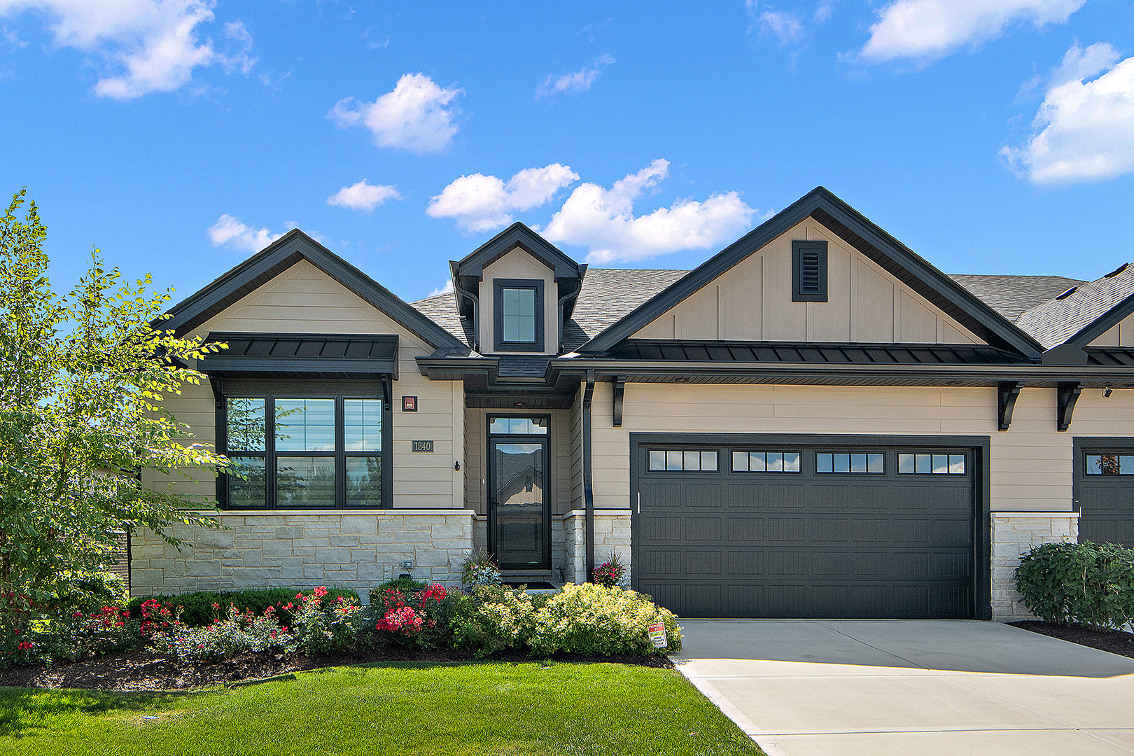 Lockport, Illinois, 60441, United States, 2 Bedrooms Bedrooms, ,2 BathroomsBathrooms,Residential,For Sale,1923432
