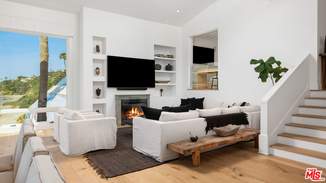 Malibu, California, 90265, United States, 4 Bedrooms Bedrooms, ,5 BathroomsBathrooms,Residential,For Sale,1897741