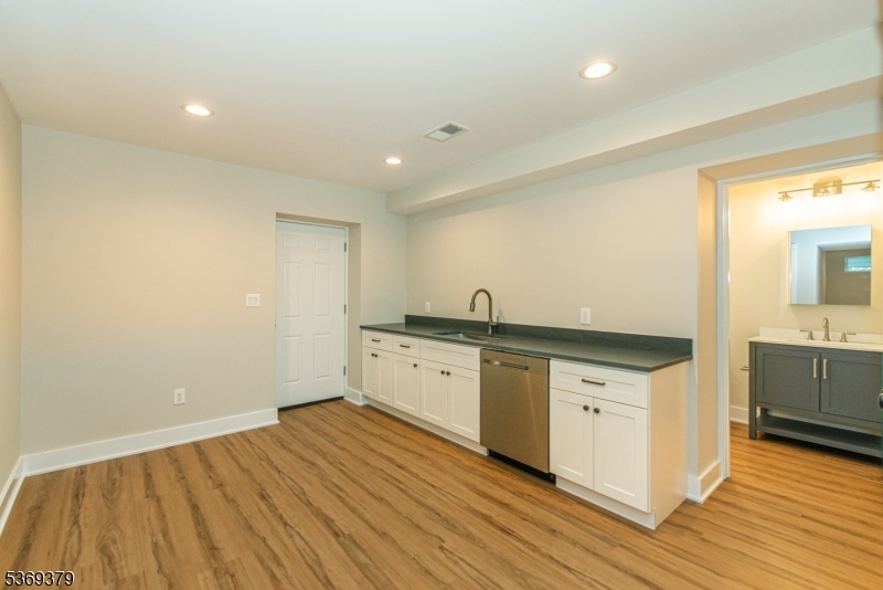 Essex Fells Twp., New Jersey, 07021, United States, 4 Bedrooms Bedrooms, ,4 BathroomsBathrooms,Residential,For Sale,1885303