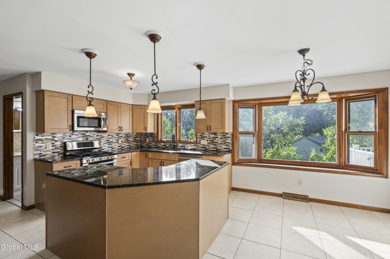 Niskayuna, New York, 12309, United States, 6 Bedrooms Bedrooms, ,4 BathroomsBathrooms,Residential,For Sale,1906999