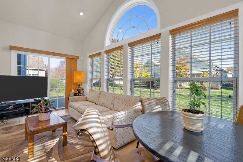 Franklin Twp., New Jersey, 08873, United States, 2 Bedrooms Bedrooms, ,2 BathroomsBathrooms,Residential,For Sale,2002075