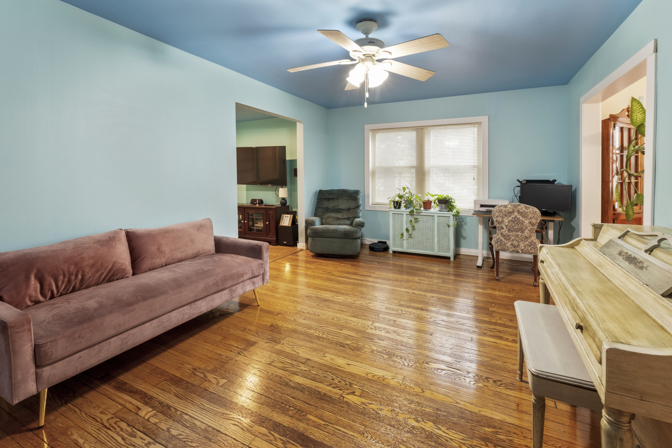 Floral Park, New York, 11001, United States, 3 Bedrooms Bedrooms, ,2 BathroomsBathrooms,Residential,For Sale,1974031