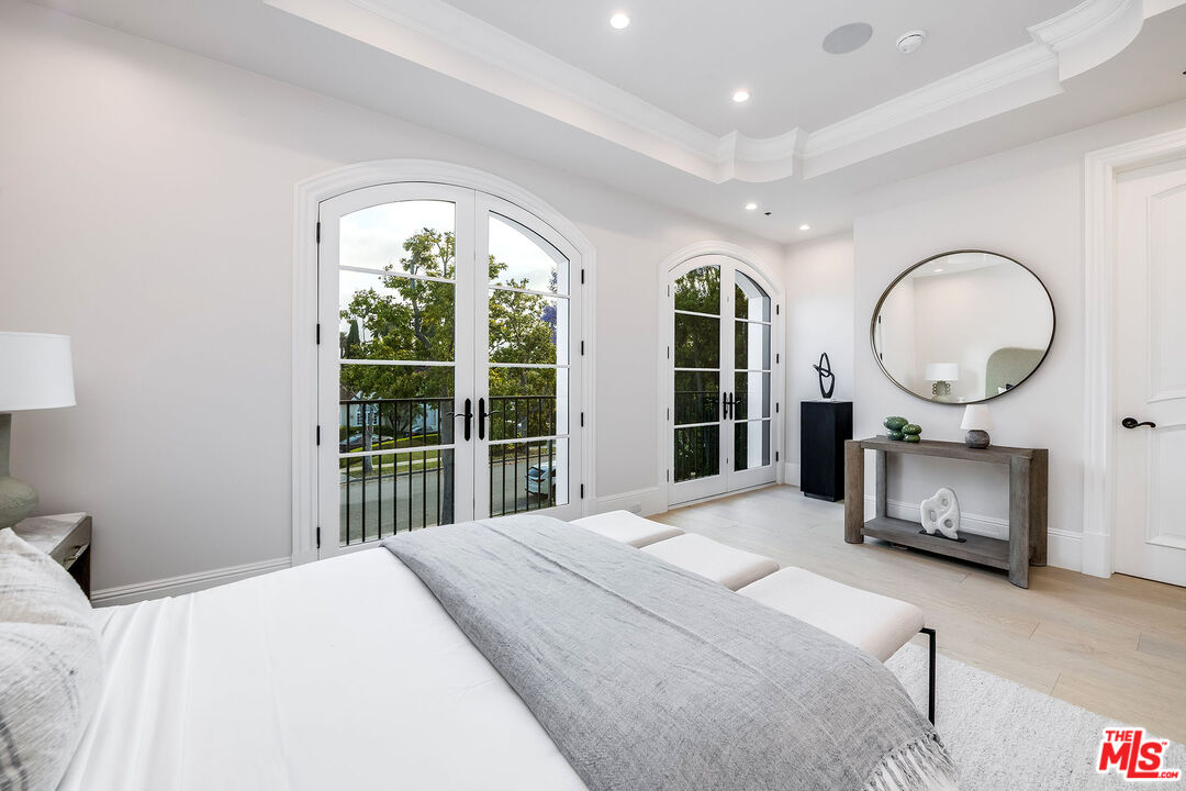 Beverly Hills, California, 90210, United States, 6 Bedrooms Bedrooms, ,12 BathroomsBathrooms,Residential,For Sale,1865227