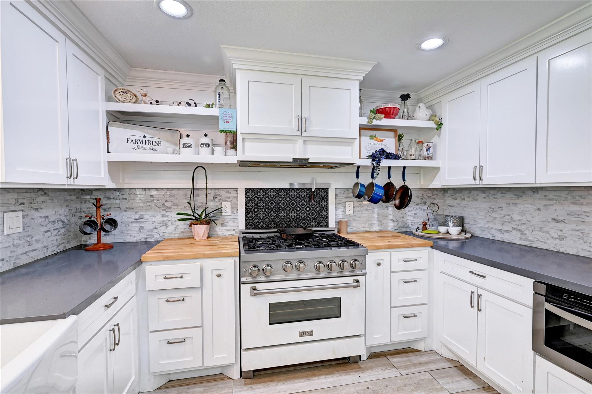 Huntsville, Texas, 77320, United States, 4 Bedrooms Bedrooms, ,3 BathroomsBathrooms,Residential,For Sale,1921043