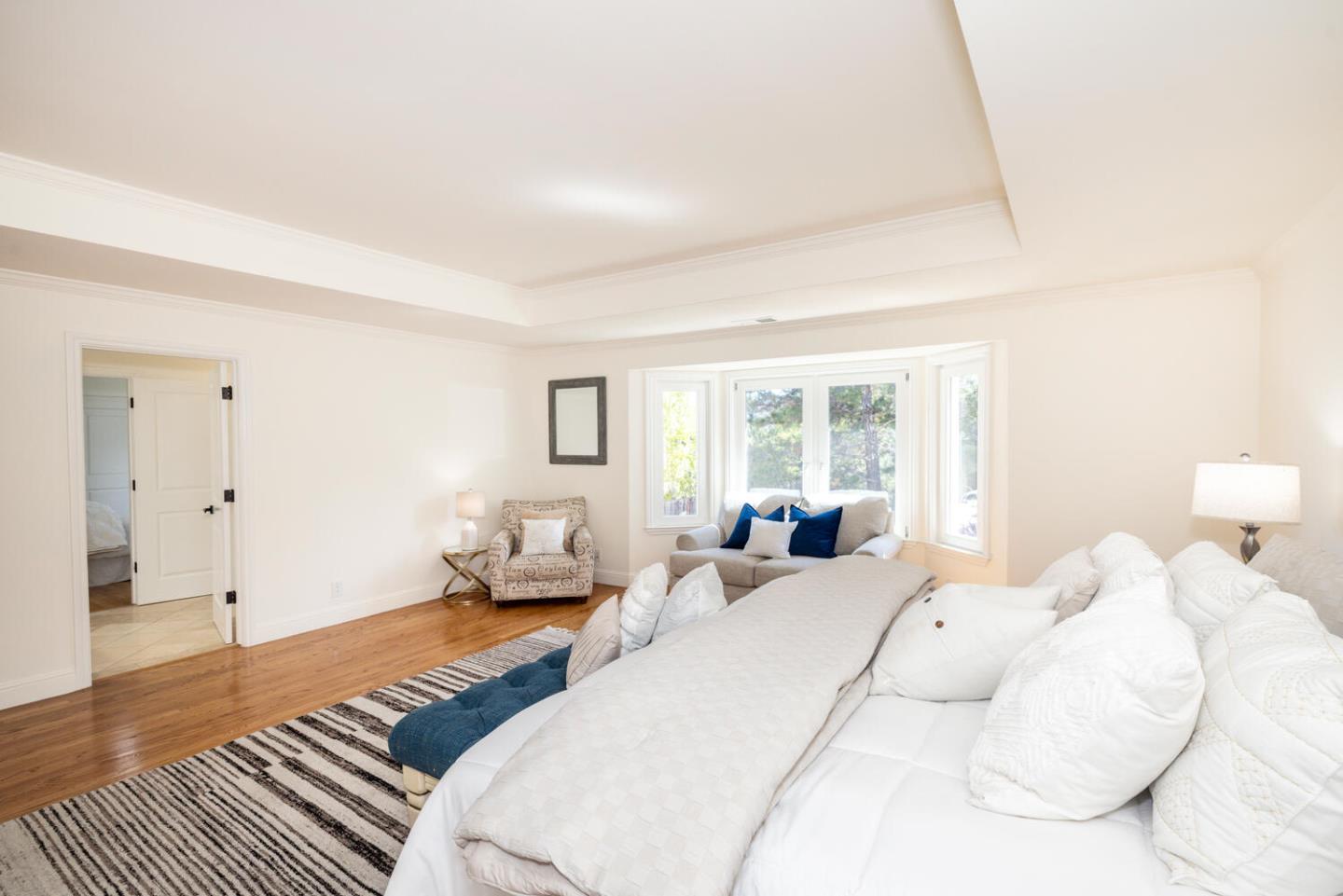 Hillsborough, California, 94010, United States, 5 Bedrooms Bedrooms, ,5 BathroomsBathrooms,Residential,For Sale,1940320