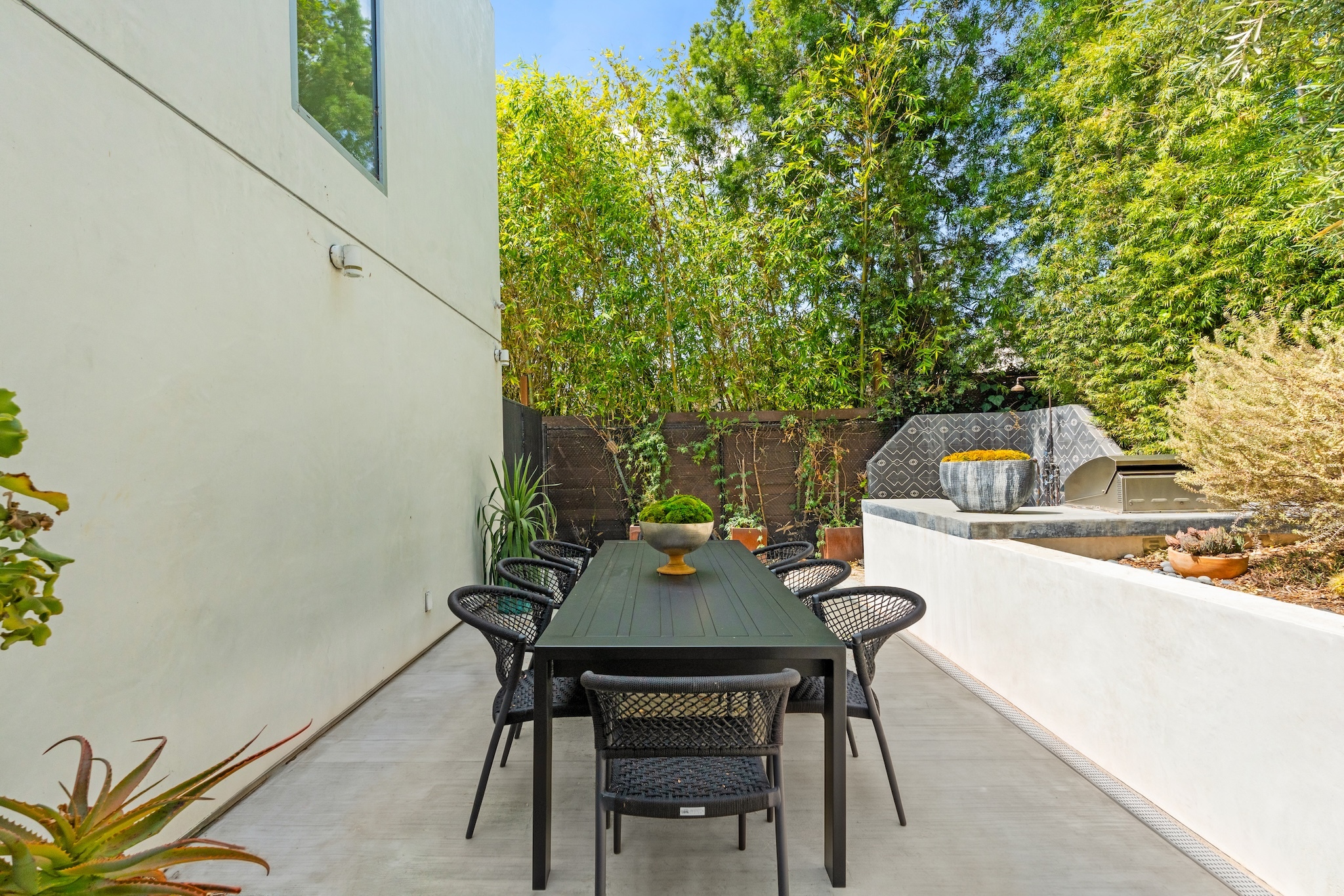  2129 Redcliff St - 物件實景