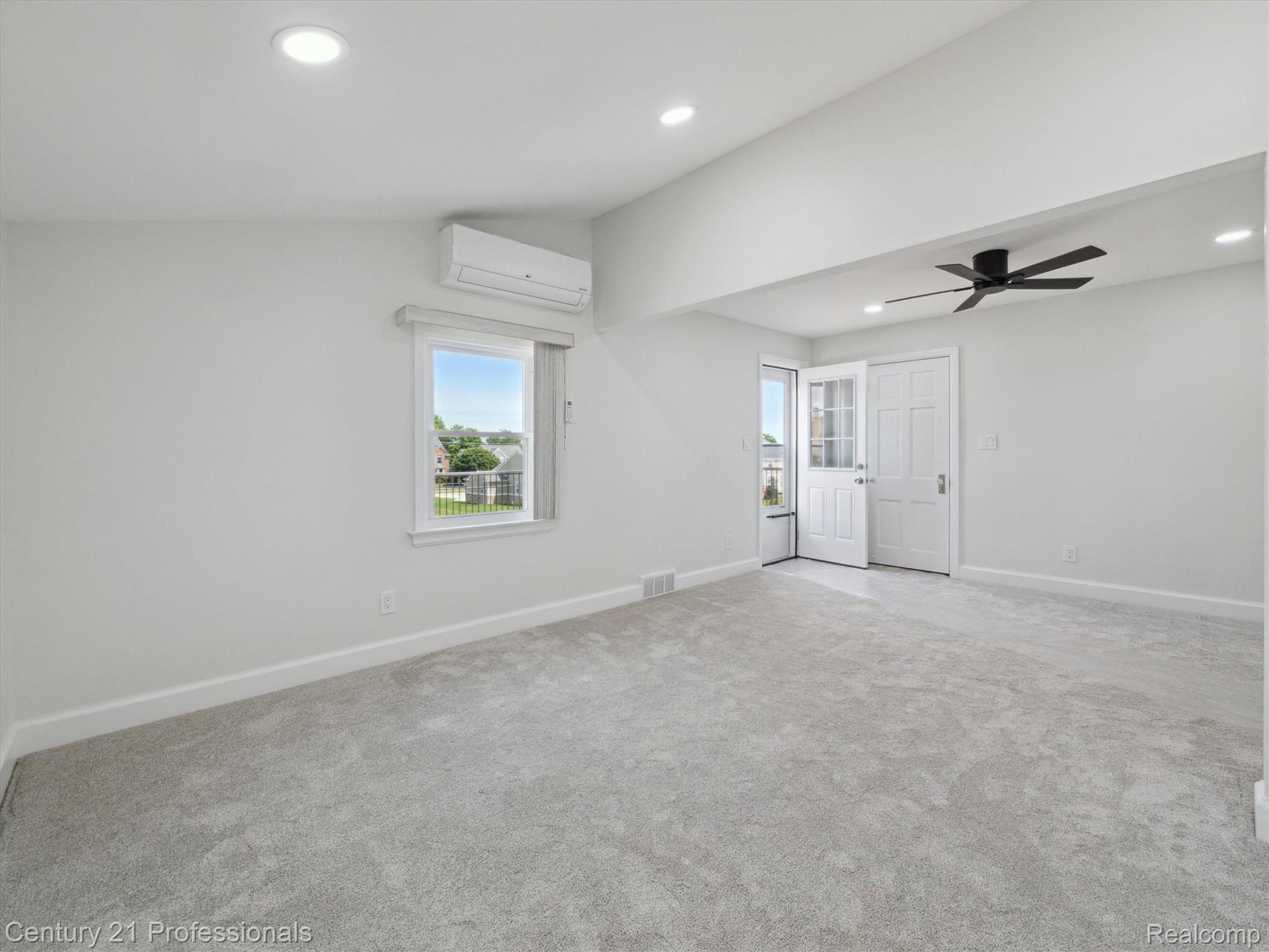 FarmingtonHills, Michigan, 48167, United States, 4 Bedrooms Bedrooms, ,4 BathroomsBathrooms,Residential,For Sale,1895323