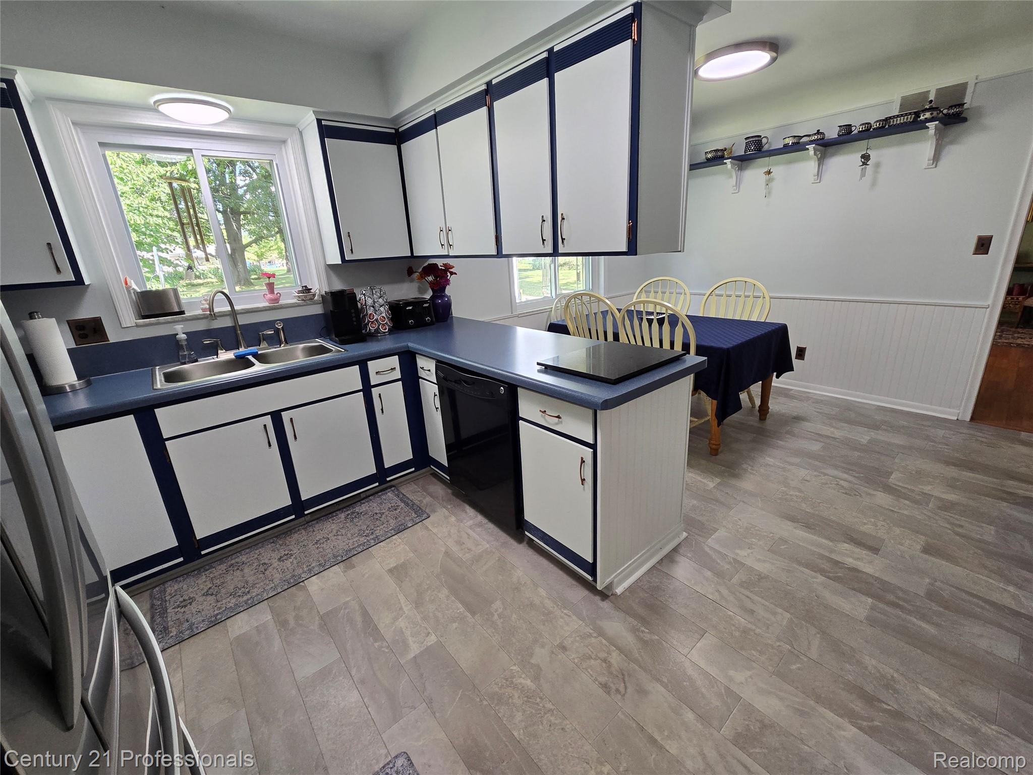 RochesterHills, Michigan, 48309, United States, 3 Bedrooms Bedrooms, ,3 BathroomsBathrooms,Residential,For Sale,1973960