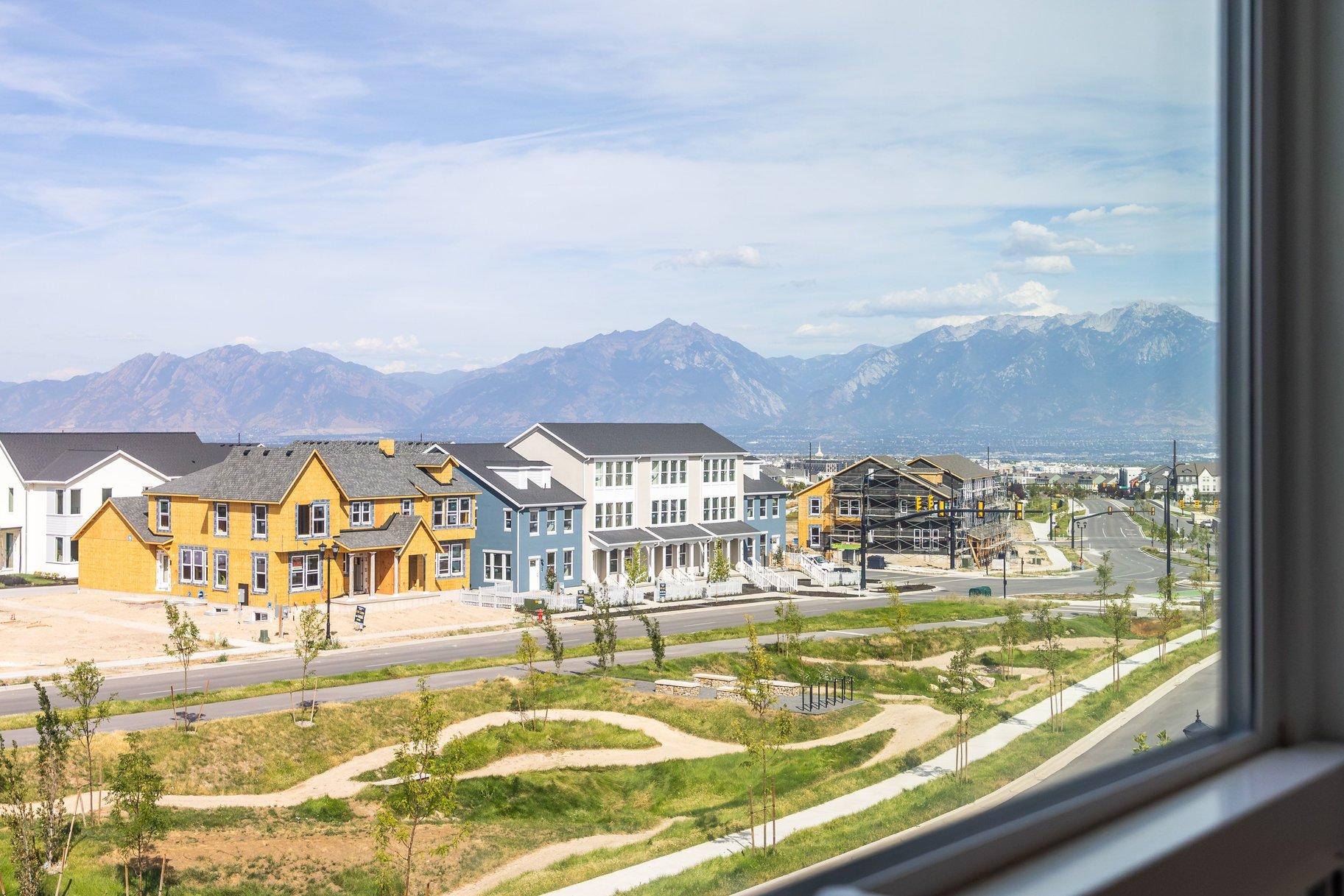  Tudor 3-Story Townhome in Upper Daybreak - 物件實景