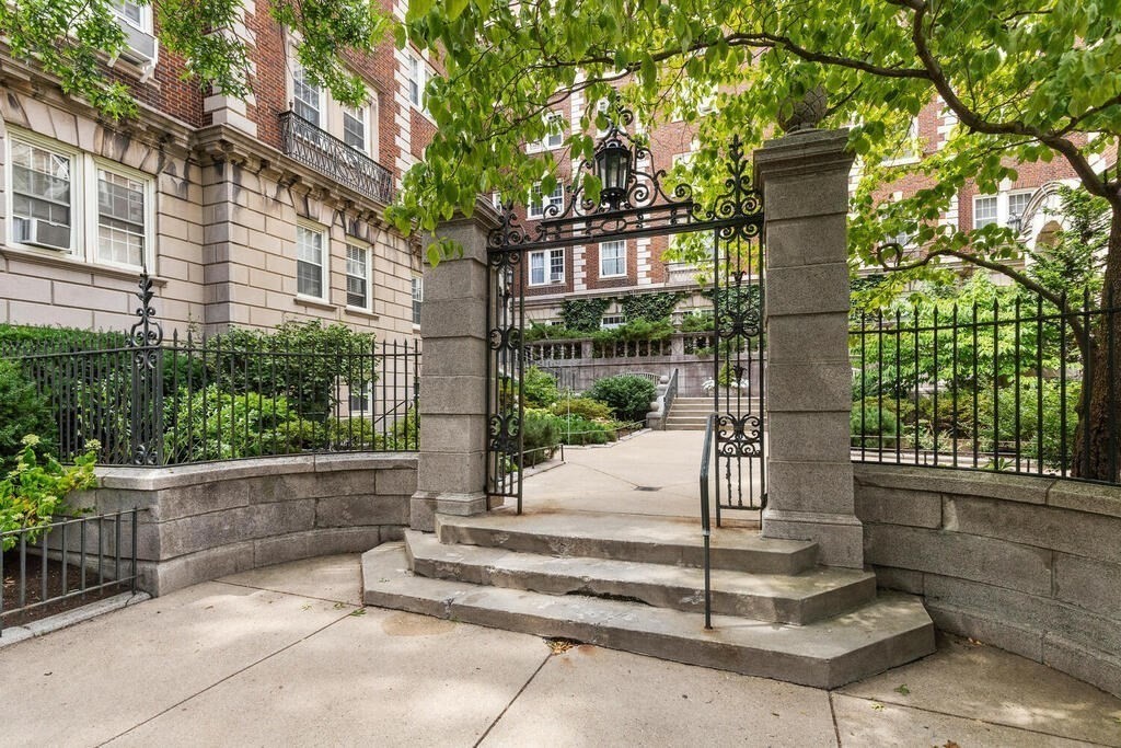 Cambridge, Massachusetts, 02140, United States, 2 Bedrooms Bedrooms, ,1 BathroomBathrooms,Residential,For Sale,1942143
