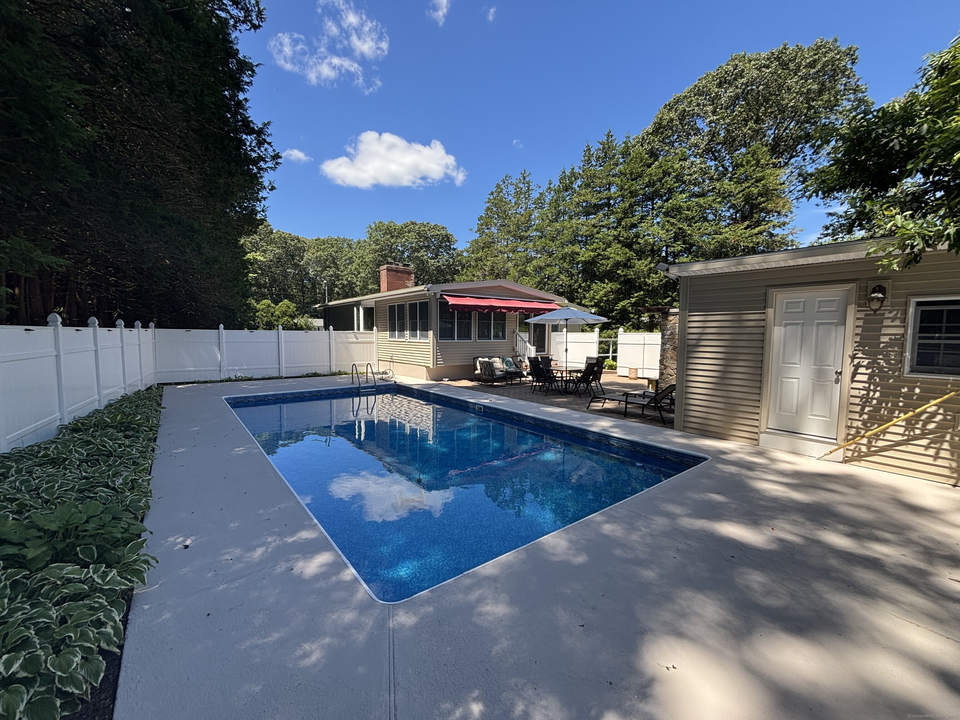 East Lyme, Connecticut, 06357, United States, 3 Bedrooms Bedrooms, ,2 BathroomsBathrooms,Residential,For Sale,1931029