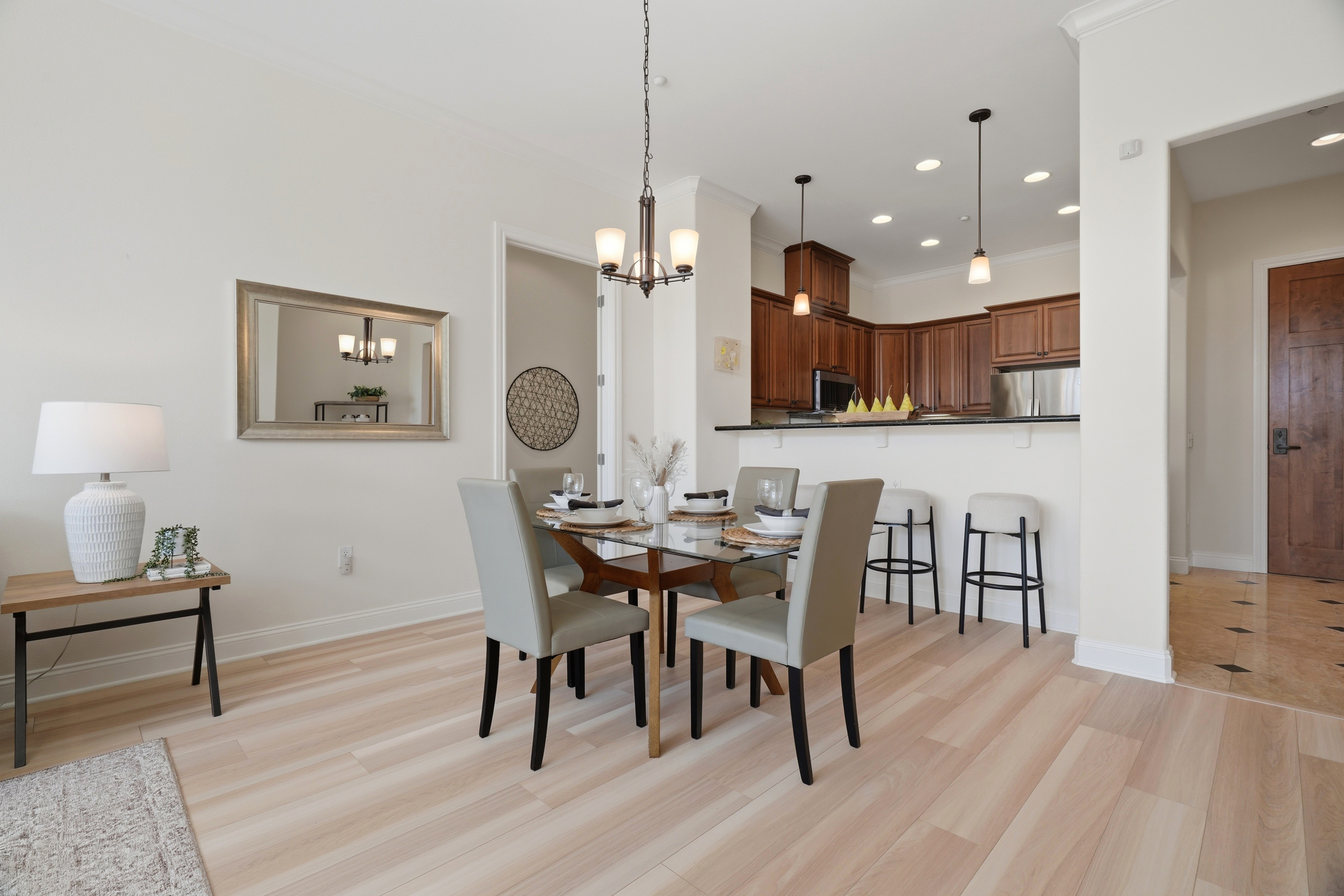 Rarely Available Penthouse In Upscale Willow Glen Community - 物件實景
