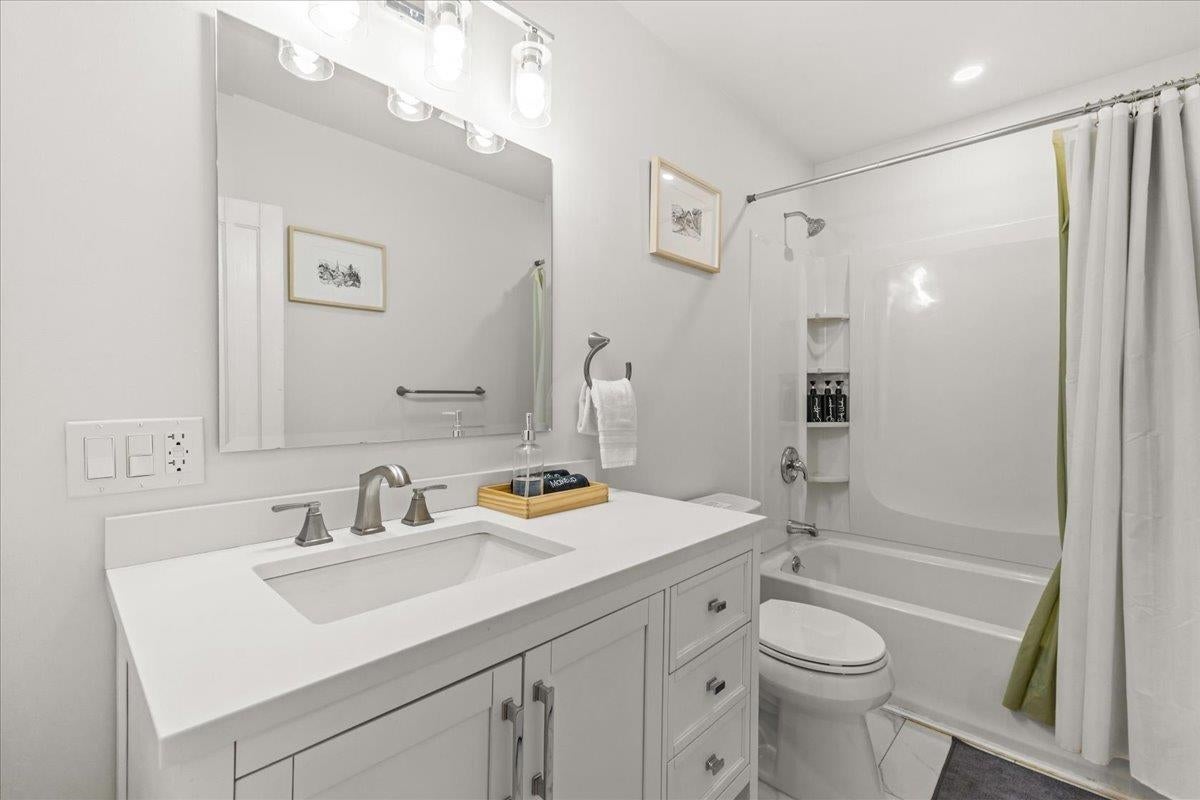 Stowe, Vermont, 05672, United States, 8 Bedrooms Bedrooms, ,5 BathroomsBathrooms,Residential,For Sale,1994933