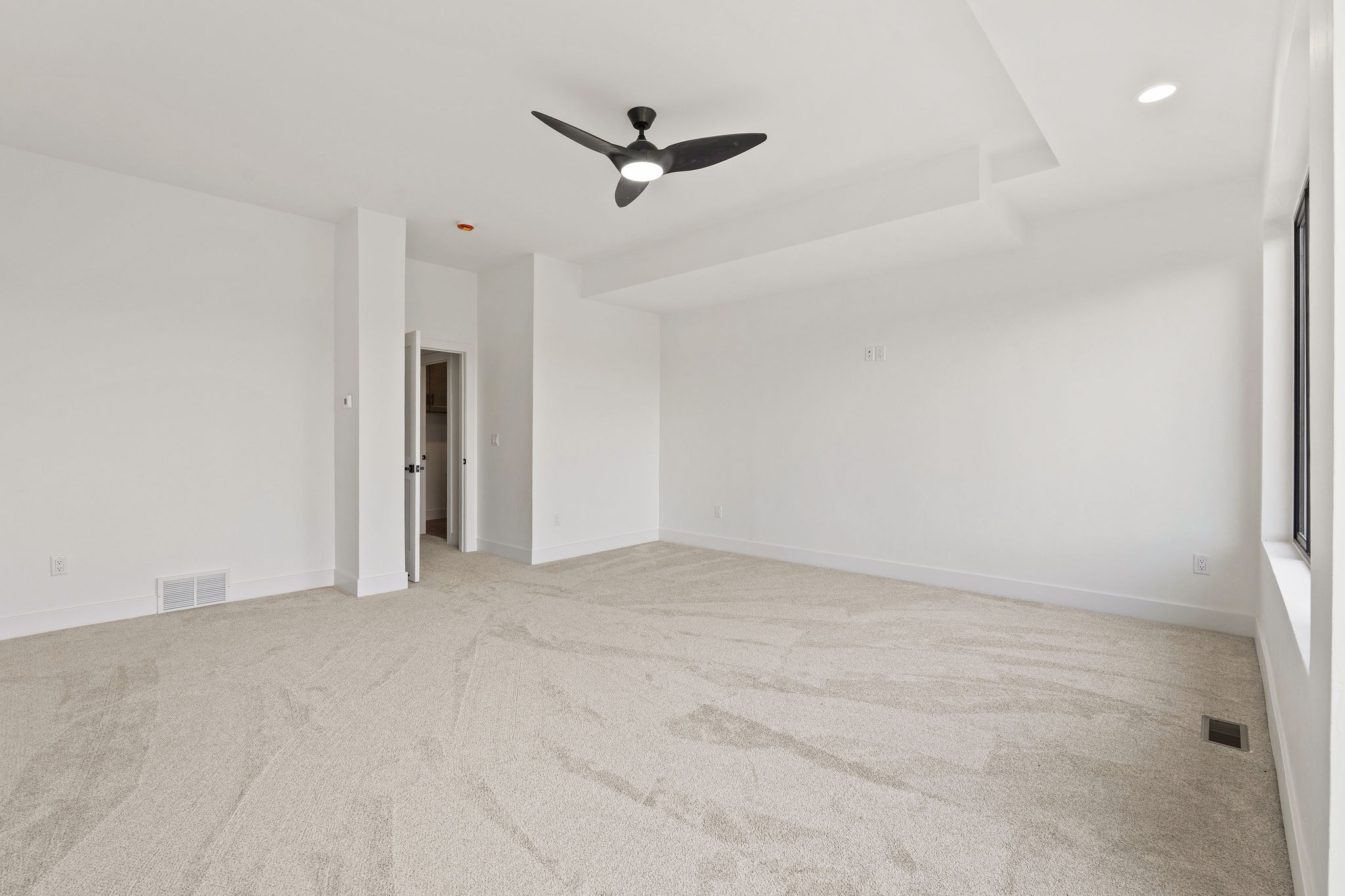  215 Whisper Ridge Drive - 物件實景