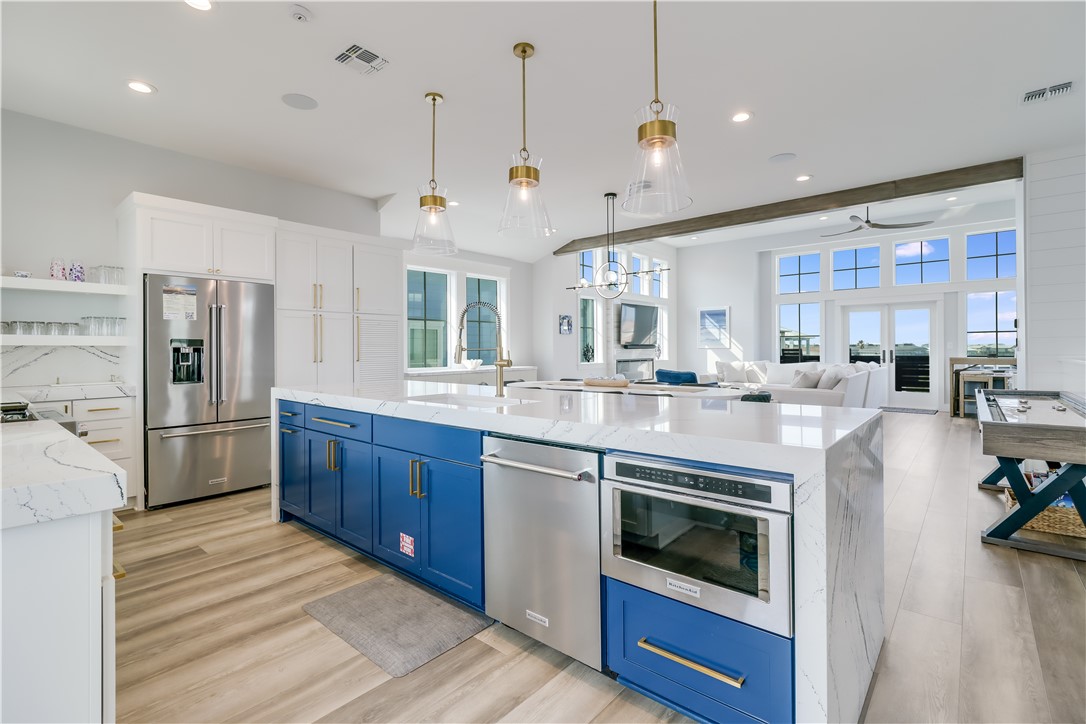 Port Aransas, Texas, 78373, United States, 6 Bedrooms Bedrooms, ,5 BathroomsBathrooms,Residential,For Sale,1829566