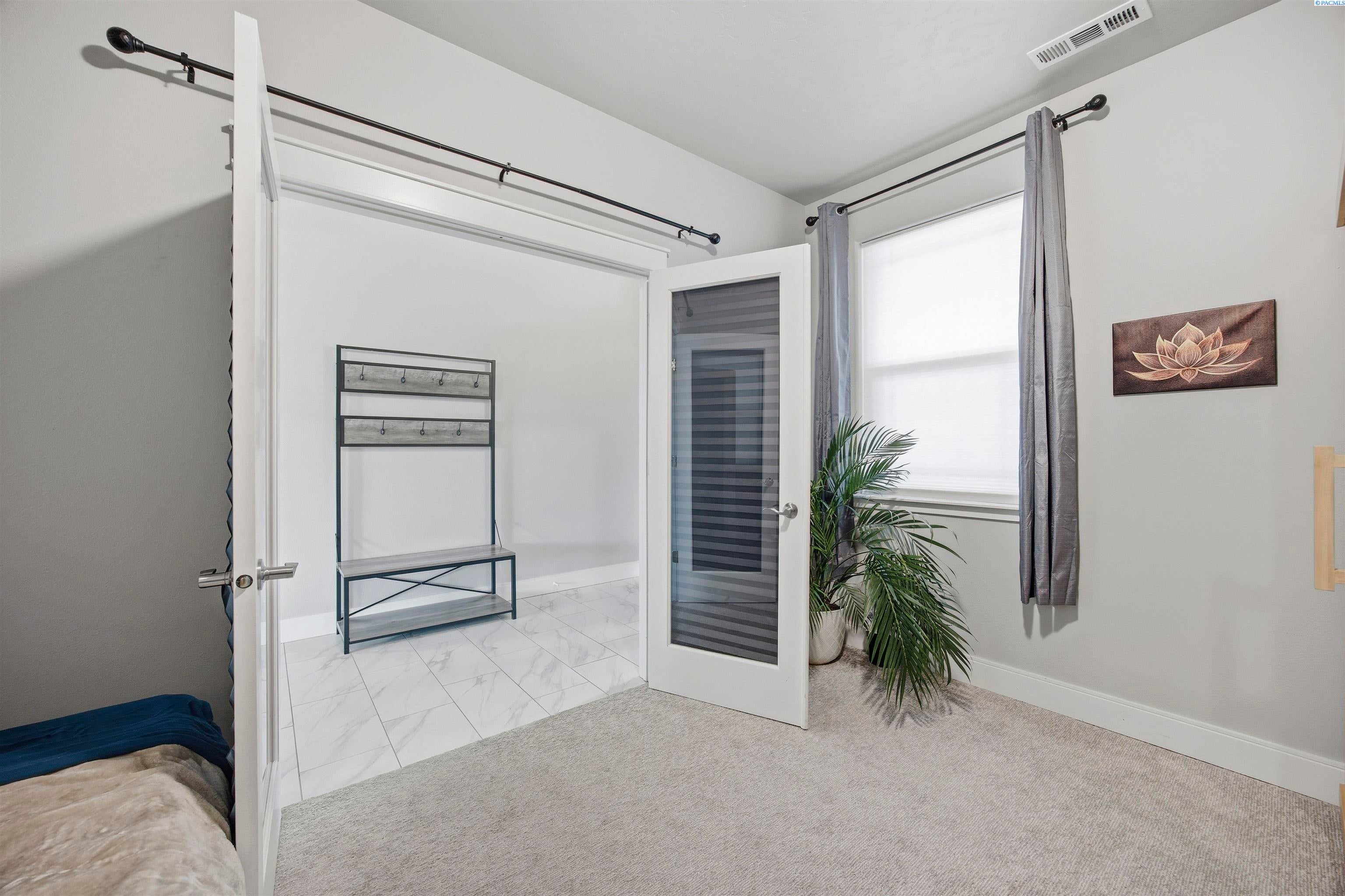 Pasco, Washington, 99301, United States, 4 Bedrooms Bedrooms, ,2 BathroomsBathrooms,Residential,For Sale,2036931