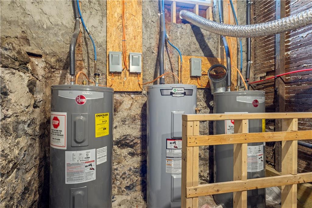 Providence, Rhode Island, 02908, United States, 8 Bedrooms Bedrooms, ,3 BathroomsBathrooms,Residential,For Sale,2006302